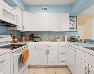4 Townhouse Cir - Photo Thumbnail 7