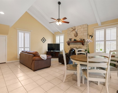 4 Townhouse Cir - Photo Thumbnail 4
