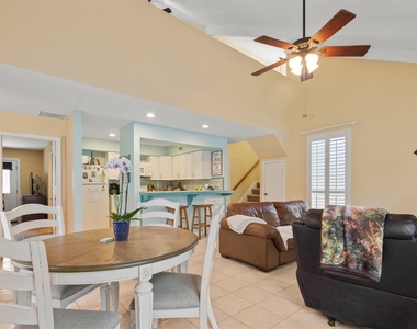 4 Townhouse Cir - Photo Thumbnail 3