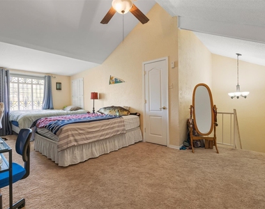 4 Townhouse Cir - Photo Thumbnail 11