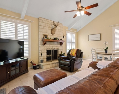 4 Townhouse Cir - Photo Thumbnail 5