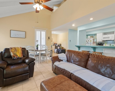 4 Townhouse Cir - Photo Thumbnail 2