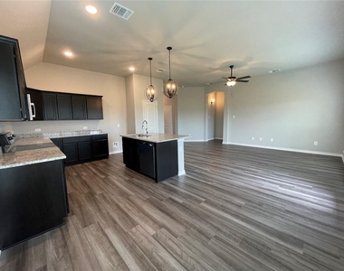 806 Hollyhock Dr - Photo Thumbnail 27