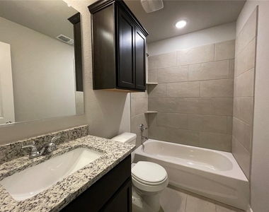 806 Hollyhock Dr - Photo Thumbnail 5