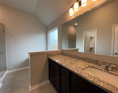 806 Hollyhock Dr - Photo Thumbnail 18
