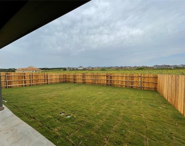 806 Hollyhock Dr - Photo Thumbnail 32