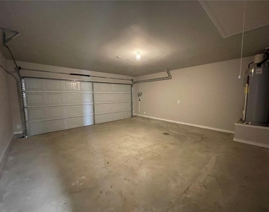 806 Hollyhock Dr - Photo Thumbnail 11