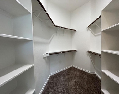 806 Hollyhock Dr - Photo Thumbnail 19