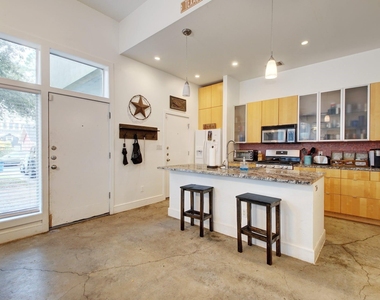 616 W 35th St - Photo Thumbnail 12