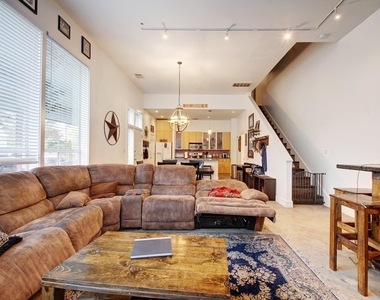 616 W 35th St - Photo Thumbnail 10