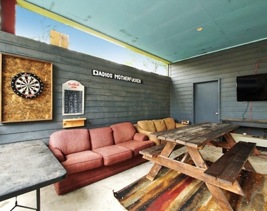 616 W 35th St - Photo Thumbnail 5