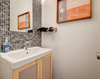 616 W 35th St - Photo Thumbnail 27