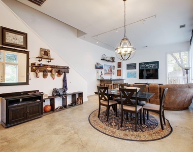 616 W 35th St - Photo Thumbnail 6
