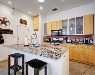 616 W 35th St - Photo Thumbnail 13