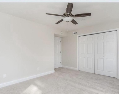 1423 E Baltimore Street - Photo Thumbnail 12