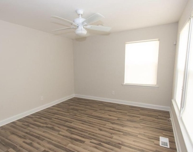 1423 E Baltimore Street - Photo Thumbnail 6