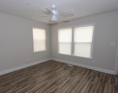 1423 E Baltimore Street - Photo Thumbnail 4