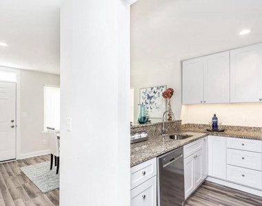 1423 E Baltimore Street - Photo Thumbnail 3