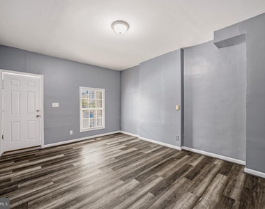 2914 E Madison Street - Photo Thumbnail 5