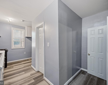 2914 E Madison Street - Photo Thumbnail 13