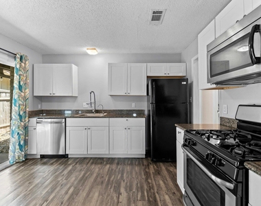9011 Quail Valley Dr - Photo Thumbnail 15