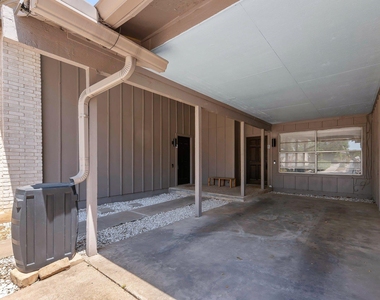 9011 Quail Valley Dr - Photo Thumbnail 4