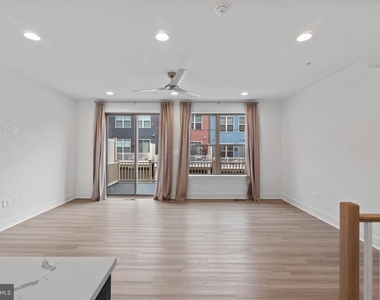 3307 Streamlet Ln - Photo Thumbnail 7