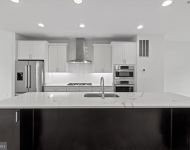 3307 Streamlet Ln - Photo Thumbnail 9