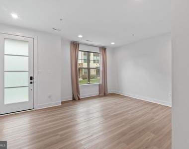 3307 Streamlet Ln - Photo Thumbnail 3