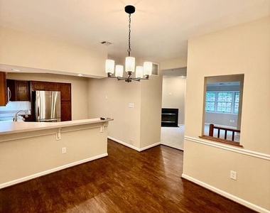 2702 Summerview Way - Photo Thumbnail 4