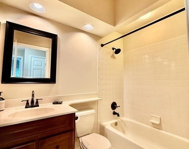 2702 Summerview Way - Photo Thumbnail 12