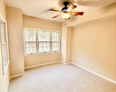 2702 Summerview Way - Photo Thumbnail 11