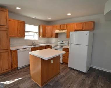 1161 Gwynne Avenue - Photo Thumbnail 2
