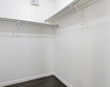 9001 Anna St - Photo Thumbnail 16