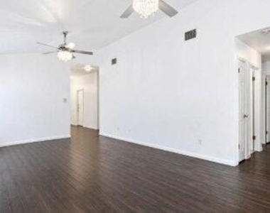 9001 Anna St - Photo Thumbnail 10