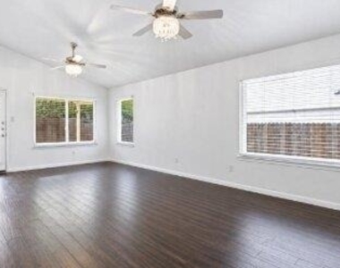 9001 Anna St - Photo Thumbnail 11