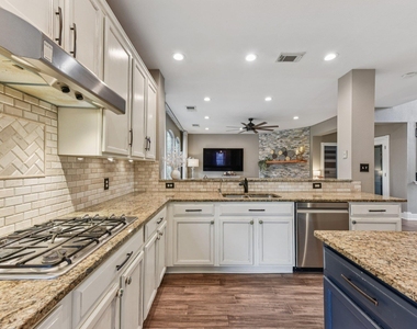 3219 Ash Glen Ln - Photo Thumbnail 10