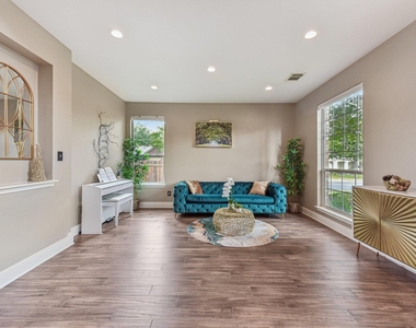 3219 Ash Glen Ln - Photo Thumbnail 5