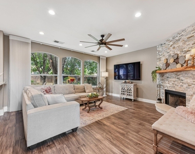 3219 Ash Glen Ln - Photo Thumbnail 6