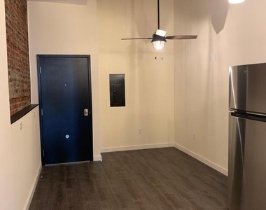 833 N Market Street - Photo Thumbnail 4