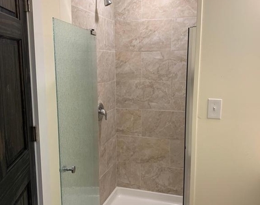 833 N Market Street - Photo Thumbnail 9