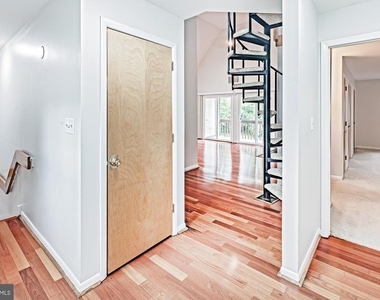 35 Foxtail Court - Photo Thumbnail 8