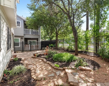 1011 Brodie St - Photo Thumbnail 31