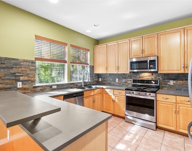 1011 Brodie St - Photo Thumbnail 11