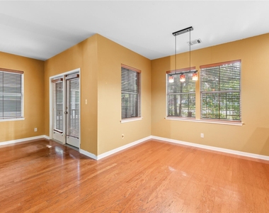 1011 Brodie St - Photo Thumbnail 13
