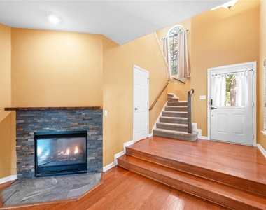 1011 Brodie St - Photo Thumbnail 7