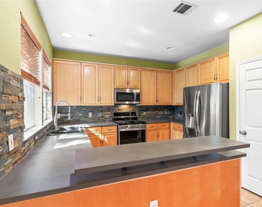 1011 Brodie St - Photo Thumbnail 12