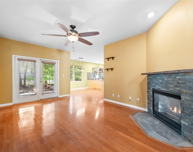 1011 Brodie St - Photo Thumbnail 6