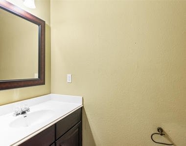 1011 Brodie St - Photo Thumbnail 14
