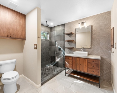 1011 Brodie St - Photo Thumbnail 24